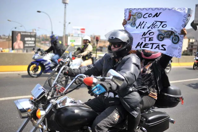 Motociclistas protestaron y exigieron a autoridades que hagan respetar su tránsito [FOTOS]