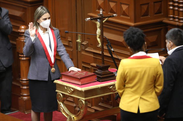 María Del Carmen Alva juró como presidenta del Congreso para el periodo anual de sesiones 2021-2022. Foto: Congreso