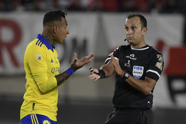 Darío Herrera es árbitro FIFA y tendrá bajo su cargo otro superclásico argentino. Foto: AFP