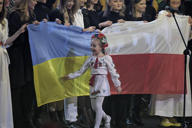 Amellia Anisovych ganó notoriedad viral después de cantar "Let It Go" en un refugio antiaéreo. Foto: Grzegorz Michalowski/EPA