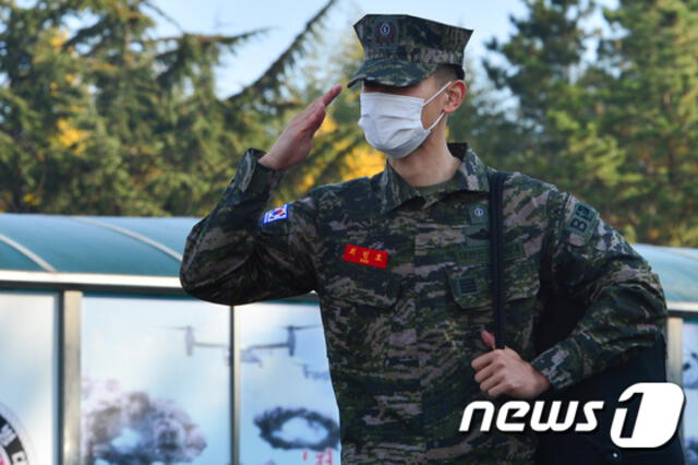 Choi Minho de SHINee sale del servicio militar. Foto: News1