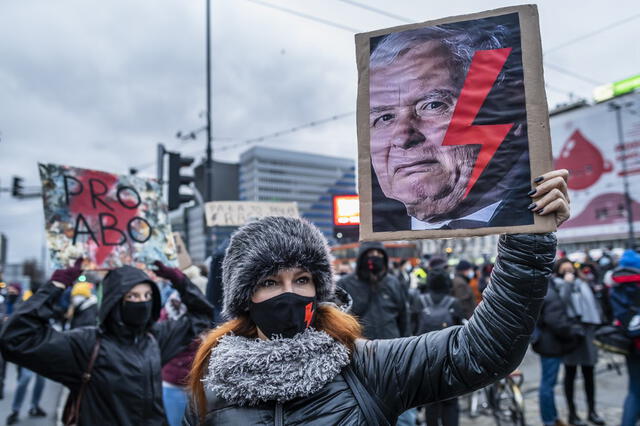 Protestas contra la prohibición casi total del aborto en Polonia realizadas el 22 de octubre. Foto: AFP