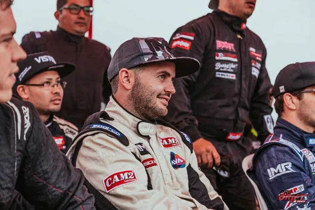 Sobrino de Ricardo Blume destaca en carrera de autos