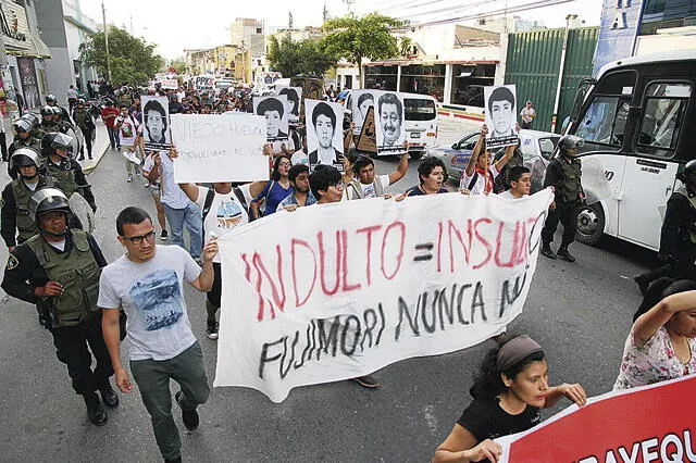 En nueva protesta contra indulto a Alberto Fujimori exigen renuncia de PPK
