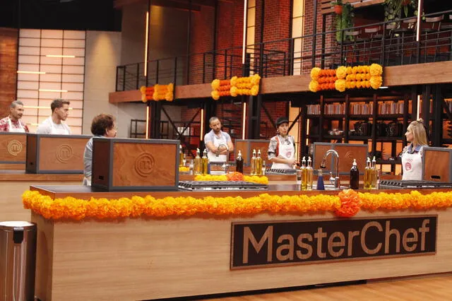 La decoración para el programa de hoy se adecúa a la festividad que se celebra: el 'Día de Muertos'. Foto: Twitter de Masterchef Celebrity México.