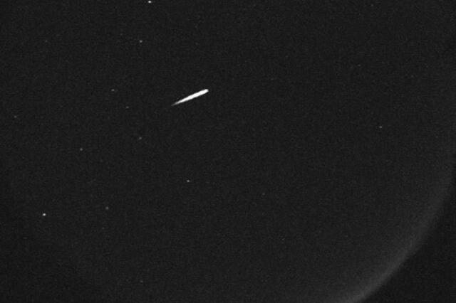 Un rastro de la lluvia de meteoros Oriónidas captado en el momento preciso. Foto: NASA / JPL Caltech