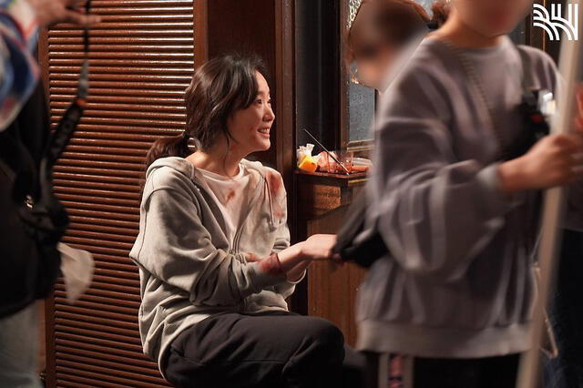 Kim Go Eun en el detrás de cámaras del episodio 11 de The King: The Eternal Monarch (SBS, 2020)