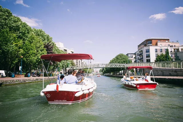 Cine flotante en París, donde las personas se sentarán en botes socialmente distantes