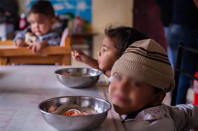 El 70,5 % de los hogares de personas refugiadas y migrantes venezolanas se encontraba en inseguridad alimentaria en los últimos 30 días. Foto: Acción contra el hambre