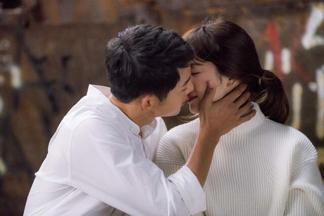 Song Joon Ki y Song Hye Kyo en la novela Descendientes del Sol (2016)