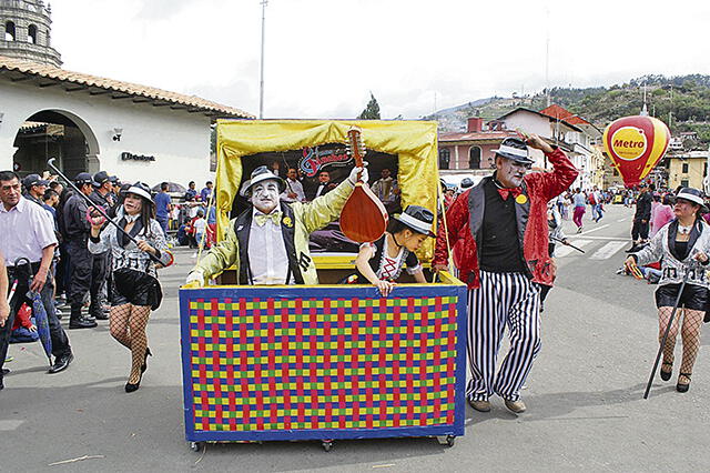 Miles gozaron con desfile de patrullas y comparsas en Cajamarca