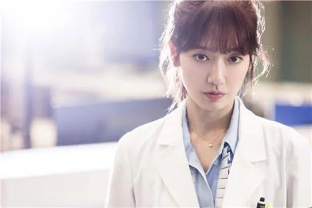 Park Shin Hye en el dorama “Doctors”.