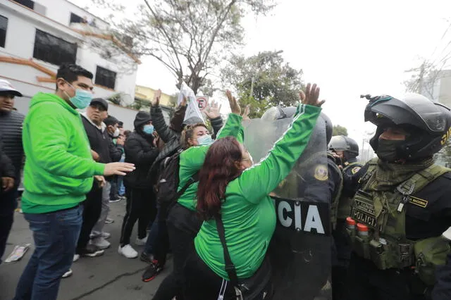 Simpatizantes del Partido Demócrata Verde se enfrentaron a la Policía.