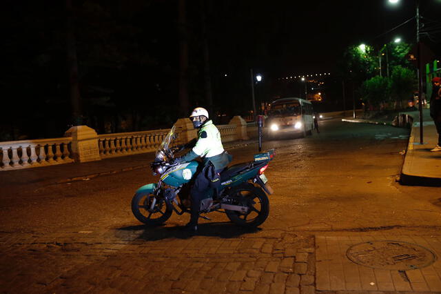 Arequipa. Pocos agentes de la Policía estuvieron en las calles y la presencia del Ejército fue nula en los paraderos. Foto: Rodrigo Talavera/La República