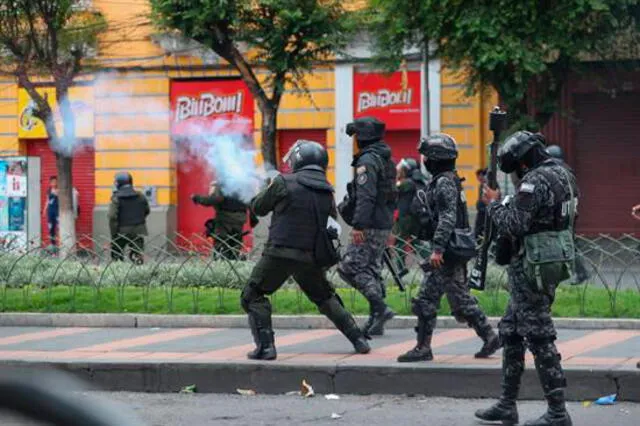 Este miércoles policías antidisturbios tuvieron una intensa actividad en La Paz