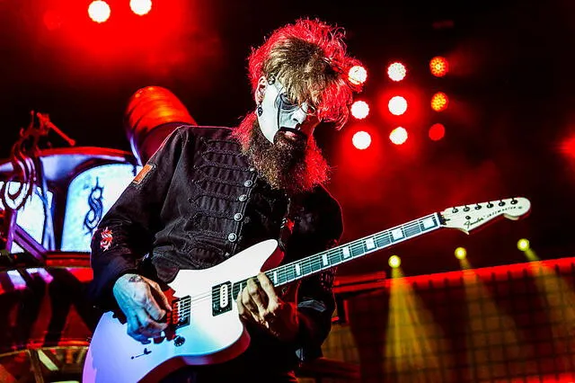 Jim Root es considerado de los grandes guitarristas de los últimos años. Ha recibido varios reconocimientos por su trabajo.