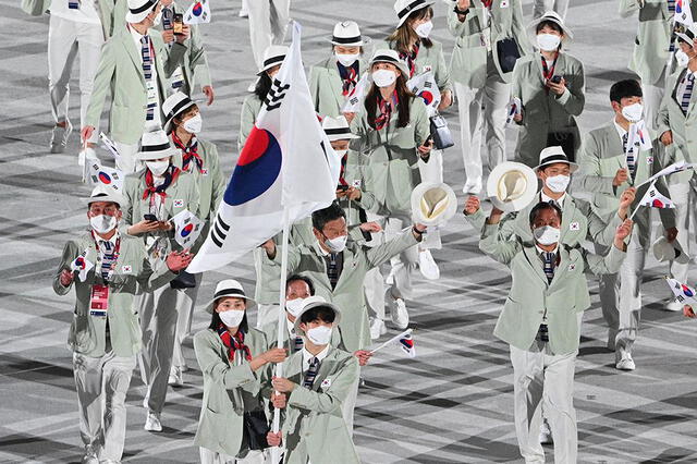 Delegación surcoreana desde el Estadio Olímpico de Tokio. Foto: Martin BUREAU/AFP