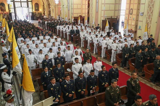    Militares y policías participan en Misa Crismal por Semana Santa 