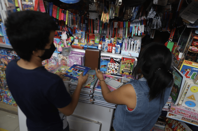 ¿En qué galerías se pueden comprar útiles escolares para el regreso a clases? Foto: Clinton Medina/LR.