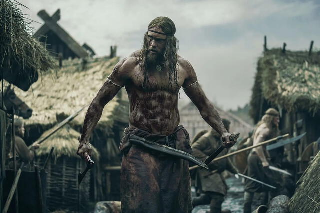 Alexander Skarsgård es el príncipe vikingo Amleth, el protagonista de The Northman. Foto: Focus Features.