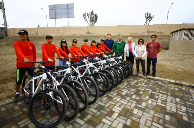 Guías pedaleros del circuito de montaña en Pachacámac. Foto: difusión