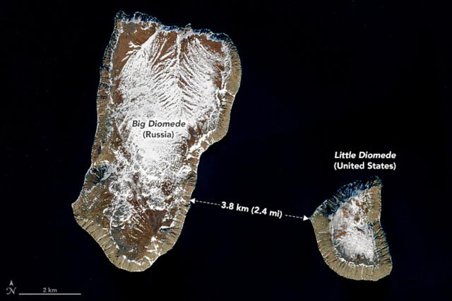 Big Diomede también es llamada la Isla del Mañana y Little Diomede la Isla del Ayer. Foto: NASA