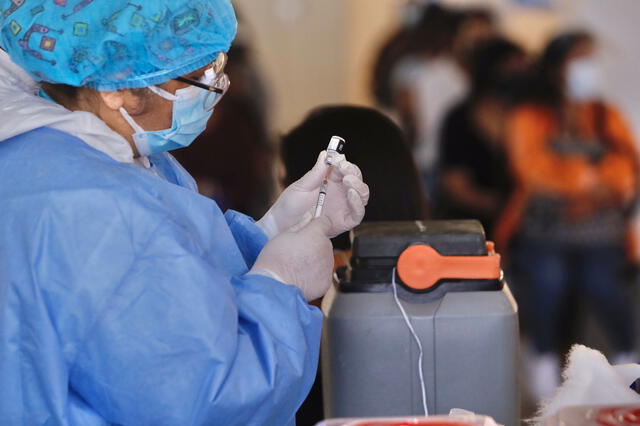 COVID-19: iniciarán vacunación de personas de 16 y 17 años en Puno