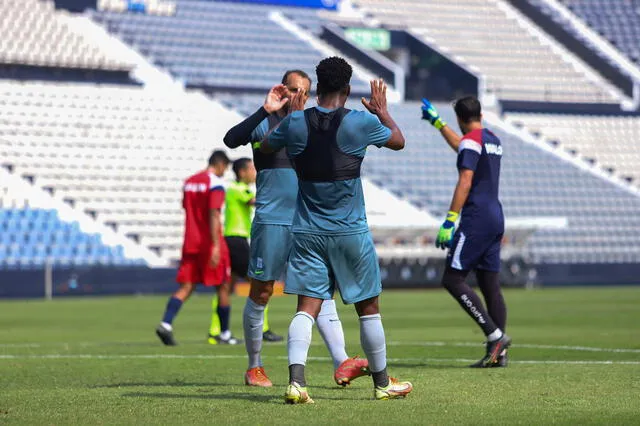Hernán Barcos y Aldair Rodríguez fueron dupla en ataque en el primer tiempo. Foto: Alianza Lima.