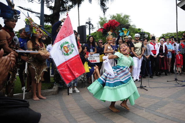 Lima: 200 artistas participan desde hoy en festival mundial de folclore 
