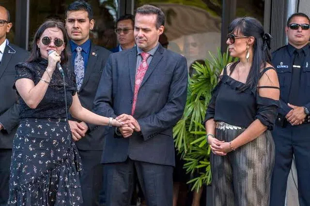 Sara Sosa se mostró muy afectada durante funeral de José José.