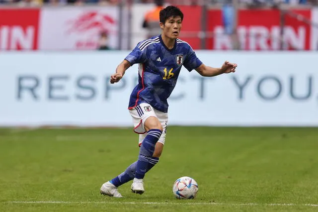Takehiro Tomiyasu juega en el Arsenal, actual líder de la Premier League.