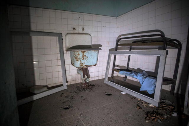 En la fotografía se muestra el cuarto de limpieza de uno de los patios donde están alojados los pacientes.