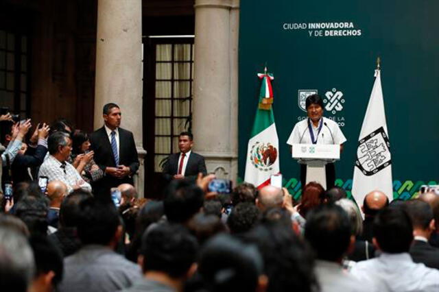 La ceremonia se llevó a cabo prácticamente 24 horas después de la llegada de Evo Morales a la capital mexicana
