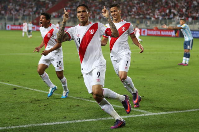 Paolo Guerrero es el último peruano que le marcó a Argentina. Foto: Grupo La República