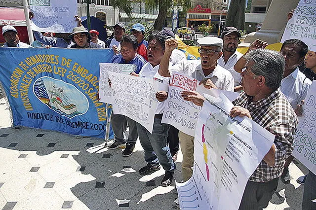 Pescadores en pie de lucha contra decretos supremos