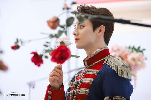NU'EST: MinHyun en su debut como  actor musical con "Marie Antoinette" en el papel del conde Axel von Fersen. Crédito: Instagram
