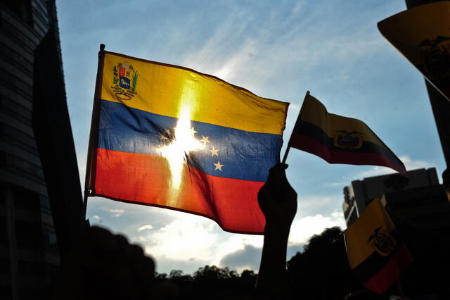 Ecuador podrá cambiar algunos artículos de su constitución en las votaciones de este domingo. Foto: Miguel Gutiérrez/AFO