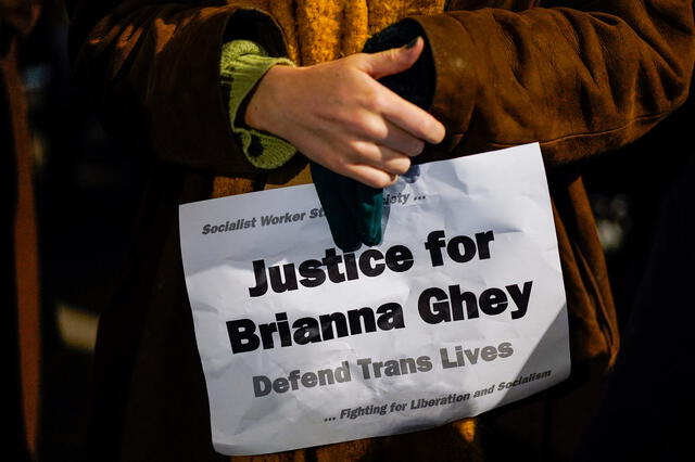 Familia y amigos de Brianna Ghey exigen justicia para la joven transgénero. Foto: AFP   