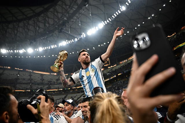 Lionel Messi viene de salir campeón del mundo con su selección en Qatar 2022. Foto: Anne-Christine POUJOULAT / AFP 