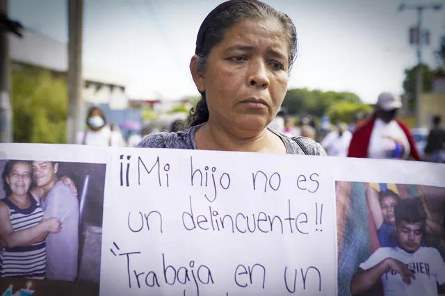 En El Salvador, se ha denunciado la detención arbitraria de personas inocentes. Foto: AFP   