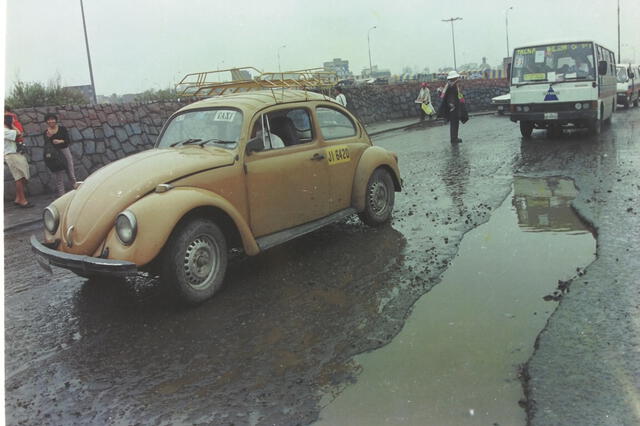 En 1998, el río Huaycoloro se desbordó tanto que casi llega a Palacio de Gobierno. Foto: Archivo LR   