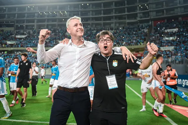 Tiago Nunes celebrando la clasificación de Cristal. Foto: Sporting Cristal.   