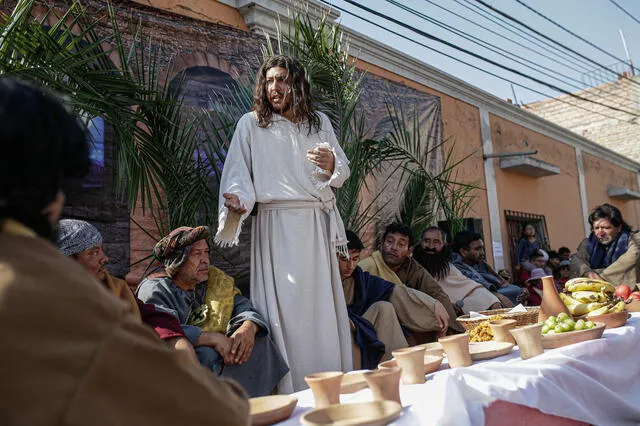  Última cena. Jesús se despide de sus doce apóstoles. Foto: Rodrigo Talavera/La República.    