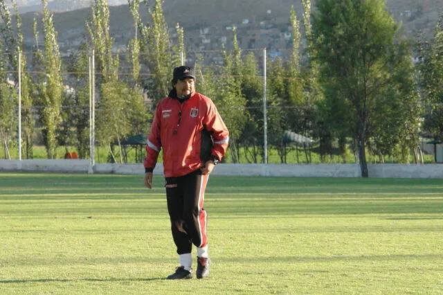  Con Melgar. En 2008 se puso el buzo de Melgar. Foto: La República.    