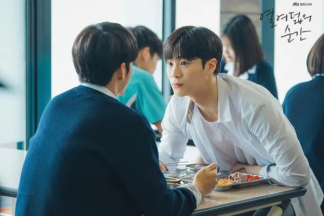 Moonbin en 'Moment of Eighteen'. Foto: Naver   