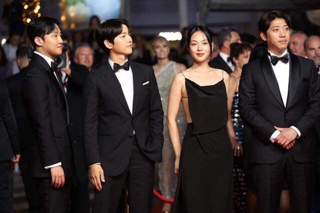  Song Joong Ki junto al equipo de "Hopeless" en Cannes 2023. Foto: Cannes   