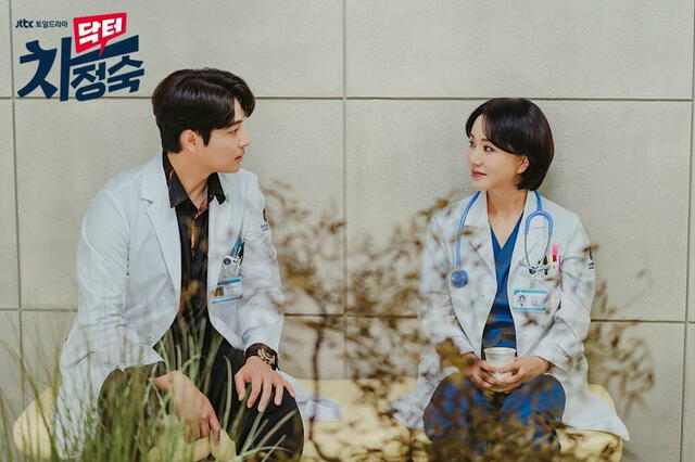  Min Woo Hyuk y Uhm Jung Hwa en "Doctora Cha". Foto: jTBC   