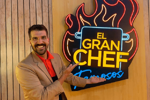 José Pelaez ha sorprendido gratamente al público por su manera de conducir "El gran chef: famosos". Foto: Instagram   