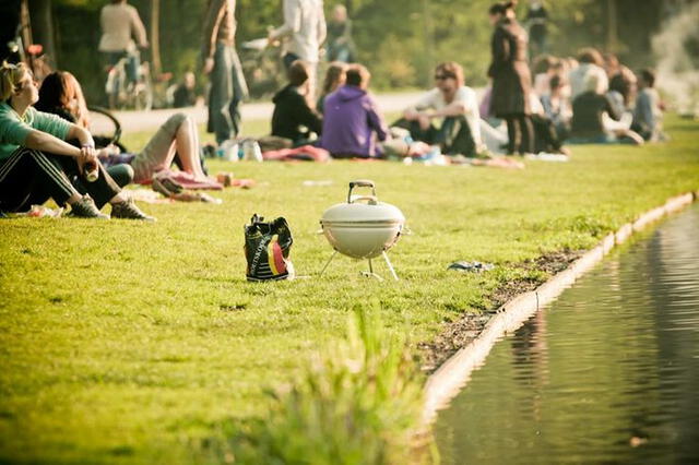 Vondelpark es un parque público&nbsp;en homenaje al poeta Joost van den Vondel. Foto: Pinterest   