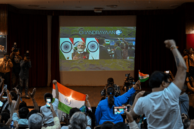  La población india celebra el éxito de la misión, comunicado por el primer ministro del país. Foto: AFP   